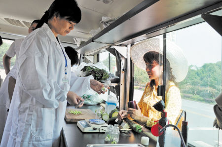 挑選食品安全檢測車廠家，需要注意這3點